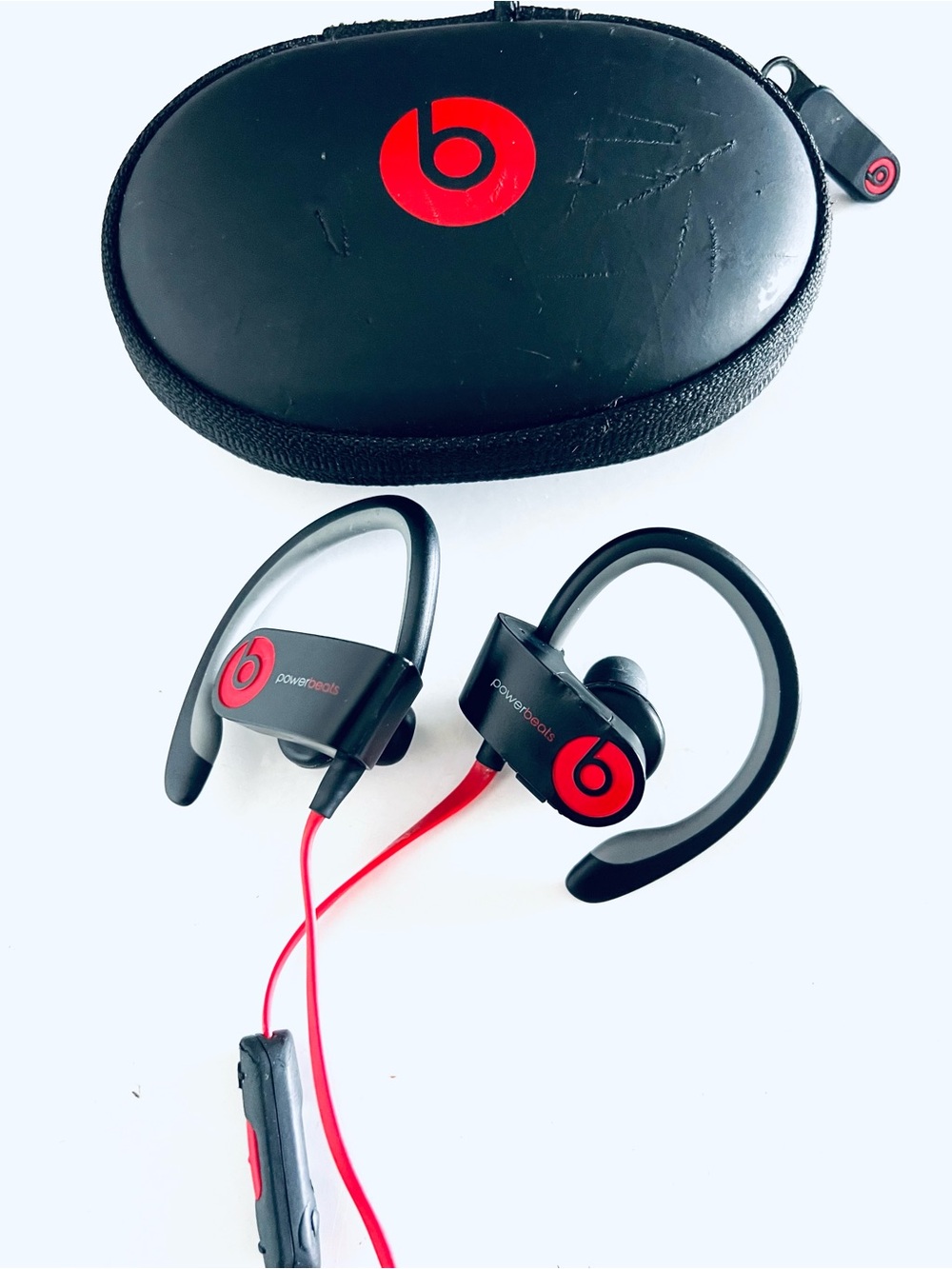 Beats Powerbeats Wireless Earphones in Black & Red with Case With USB Cable